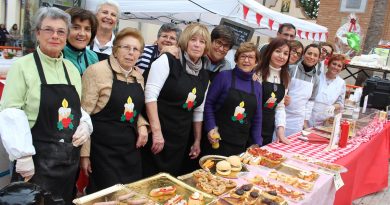 El mercadillo solidario impregna Benicàssim del mejor espíritu navideño El mercadillo solidario impregna Benicàssim del mejor espíritu navideño