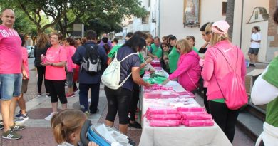 Cerca de 200 personas contra el cáncer de mama en Benicàssim Cerca de 200 personas contra el cáncer de mama en Benicàssim
