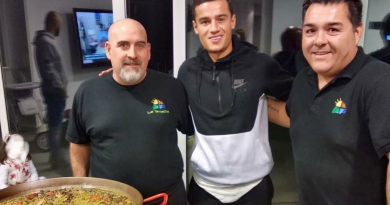 Coutinho prueba la paella de Benicàssim en su casa de Castelldefels Coutinho prueba la paella de Benicàssim en su casa de Castelldefels