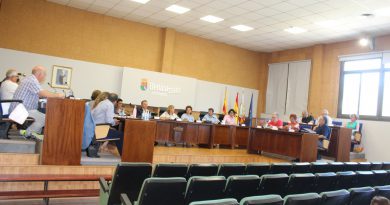 Los partidos de la oposición critican que Benicàssim «pagará dos alcaldesas» Los partidos de la oposición critican que Benicàssim «pagará dos alcaldesas»