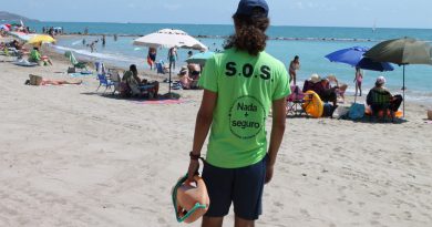 Dimiten socorristas de las playas de Benicàssim por «falta de material» Dimiten socorristas de las playas de Benicàssim por «falta de material»