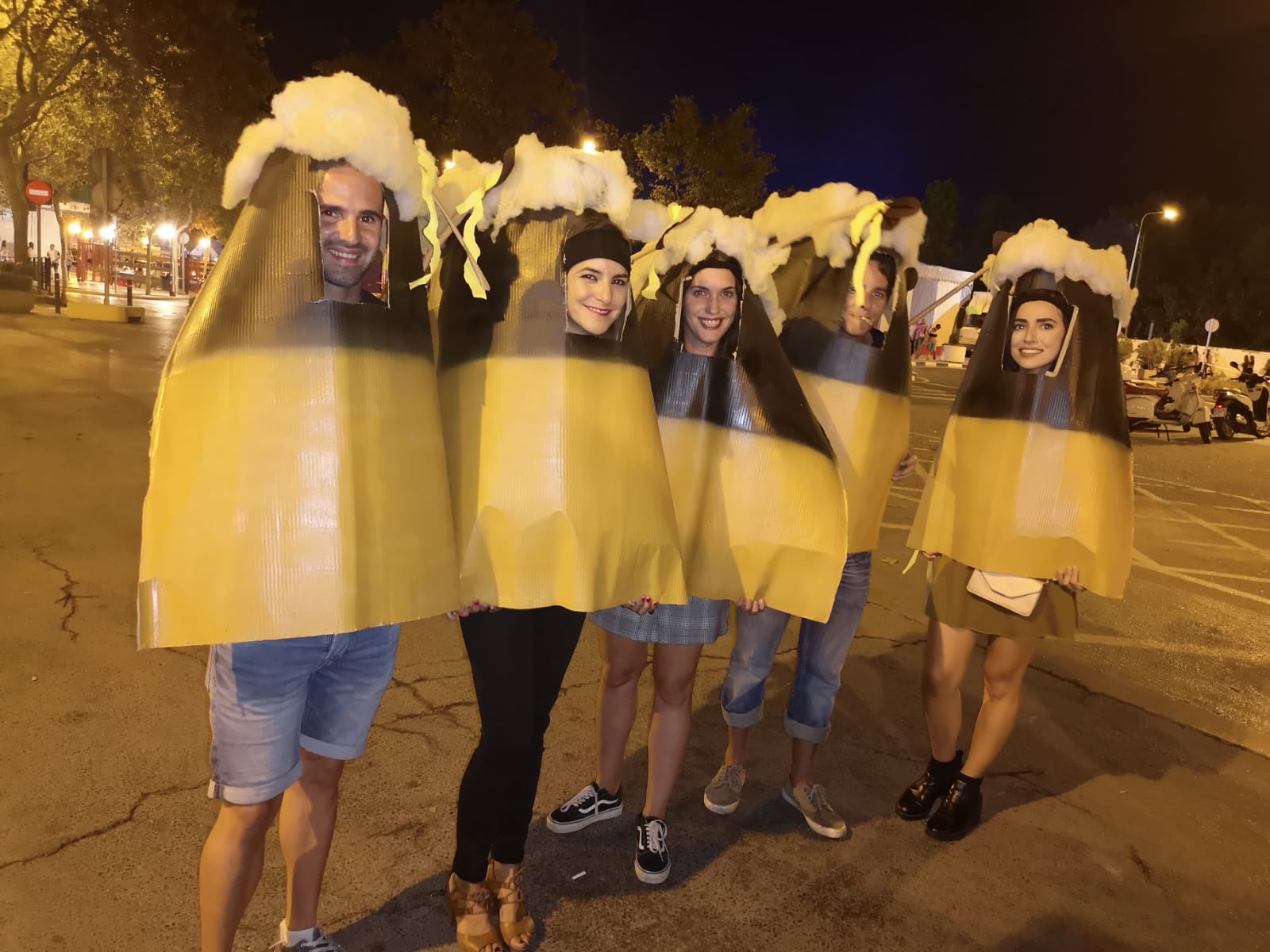 Los jóvenes viven el Día de Peñas con pasacalle, Gran Prix y disfraces