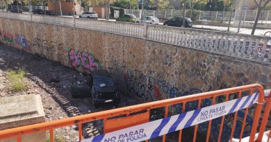 Detienen a un joven tras estrellarse con un coche robado en el barranco Detienen a un joven tras estrellarse con un coche robado en el barranco